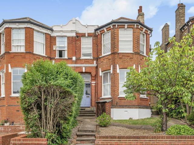 Flat for sale in East Dulwich, Greater London