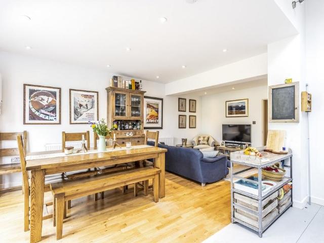 Flat for sale in West Norwood, Greater London