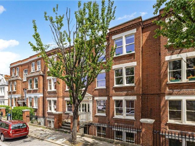 Flat for sale in Fulham, Greater London