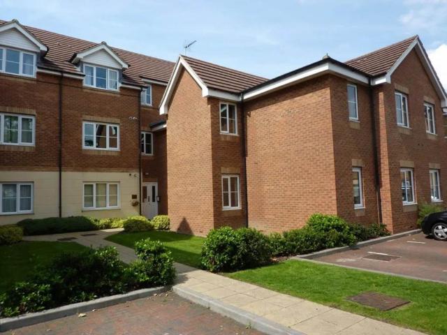 Flat for sale in Elstree and Borehamwood, Borehamwood