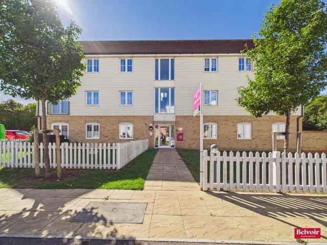 Flat for sale in Chipping Hill, Essex