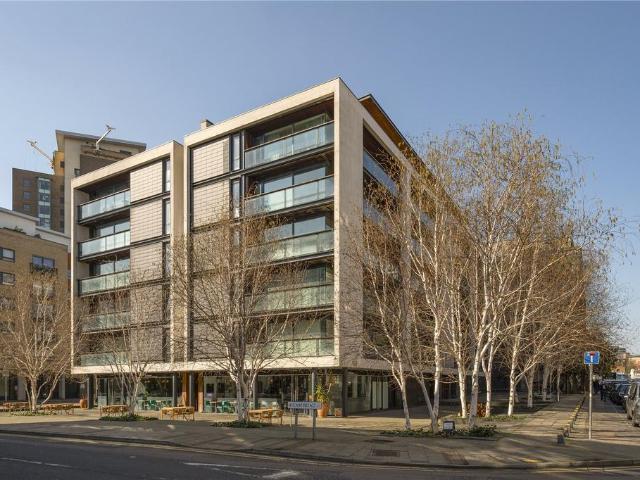 Flat for sale in Stratford Marsh, Greater London
