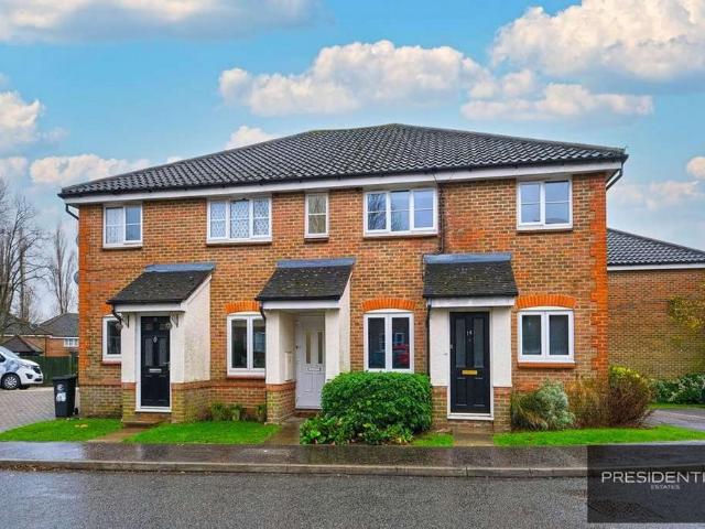 Flat for sale in Epping, Essex