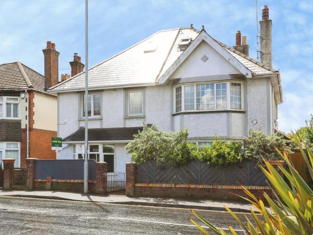 Flat for sale in Parkstone, Poole