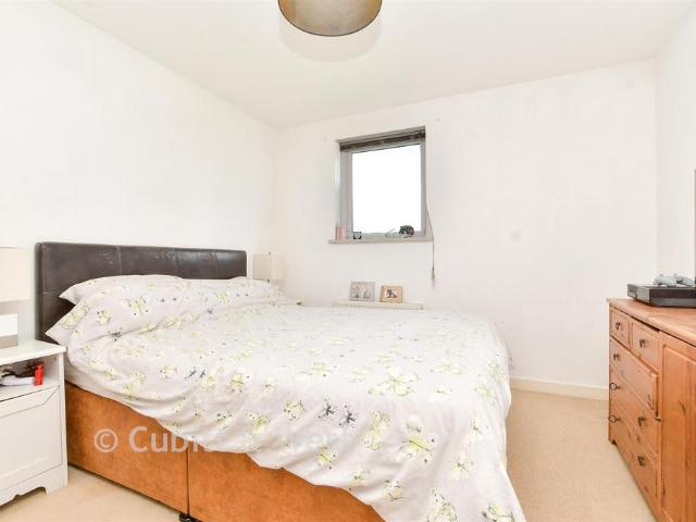 Flat for sale in Pachesham Park, Surrey