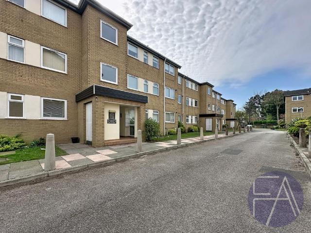 Flat for sale in Southport, Sefton