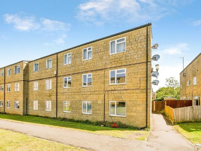 Flat for sale in Chesterton, Fossebridge