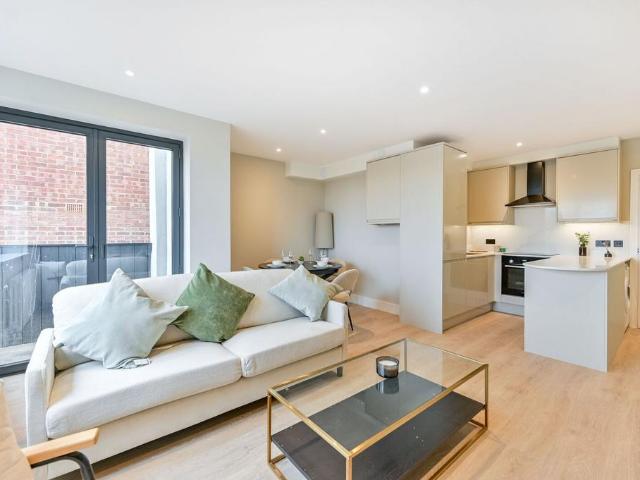 Flat for sale in London Borough of Merton, Merton Park