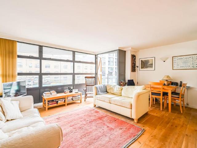 Flat for sale in Barnsbury, Greater London