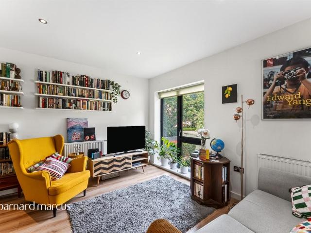 Flat for sale in Streatham Hill, Greater London