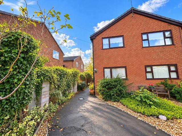 Flat for sale in Ingol, Preston
