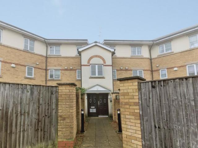 Flat for sale in Crumbles, Eastbourne