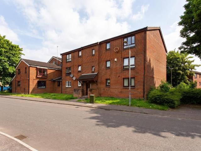 Flat for sale in Castlehead, Glenburn