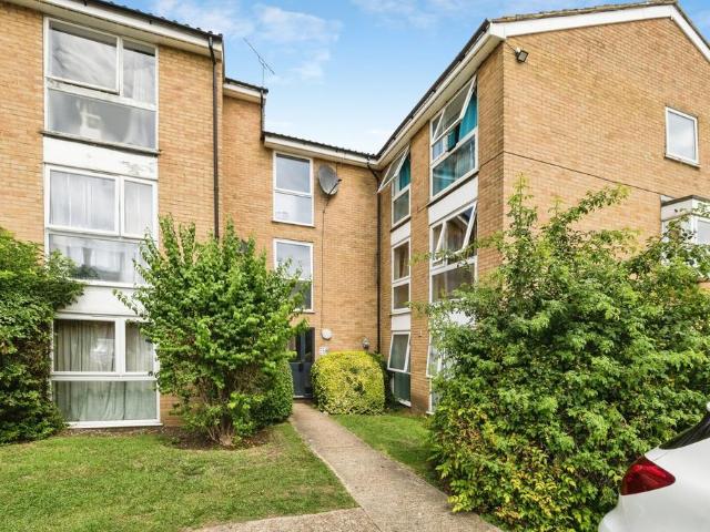 Flat for sale in Chigwell, Epping