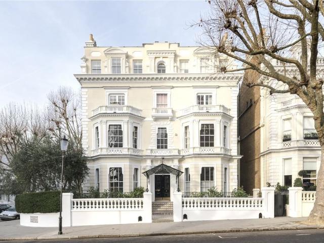 Flat for sale in Notting Hill, Greater London