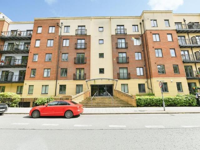 Flat for sale in Redcliffe, Feckenham