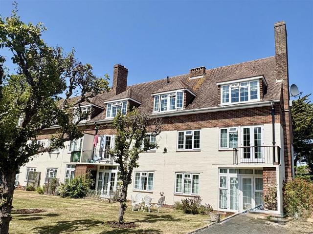 Flat for sale in Willingdon, Cross In Hand