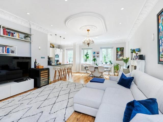 Flat for sale in Paddington, Greater London