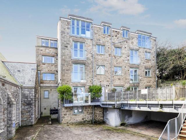 Flat for sale in Penbeagle, Cornwall