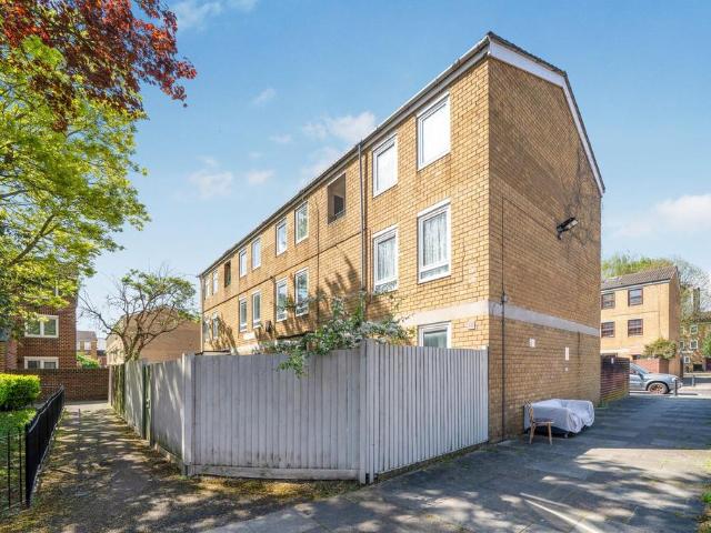Flat for sale in Dalston, De Beauvoir Town