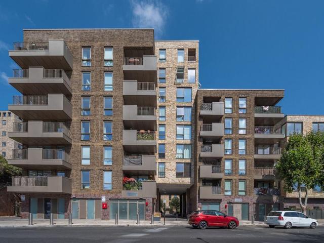 Flat for sale in Camberwell, Greater London