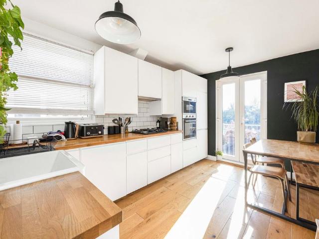 Flat for sale in London Borough of Waltham Forest, Greater London