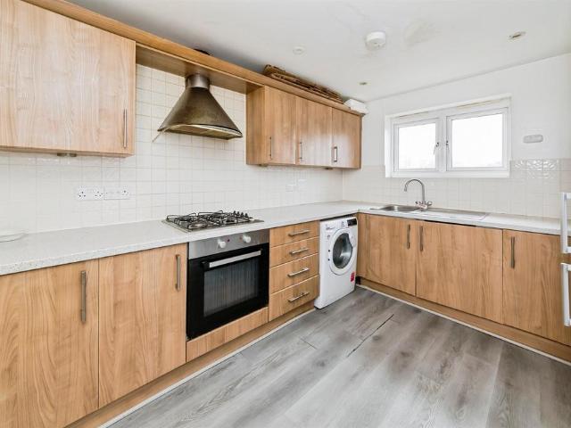 Flat for sale in Broadfield, Glynde