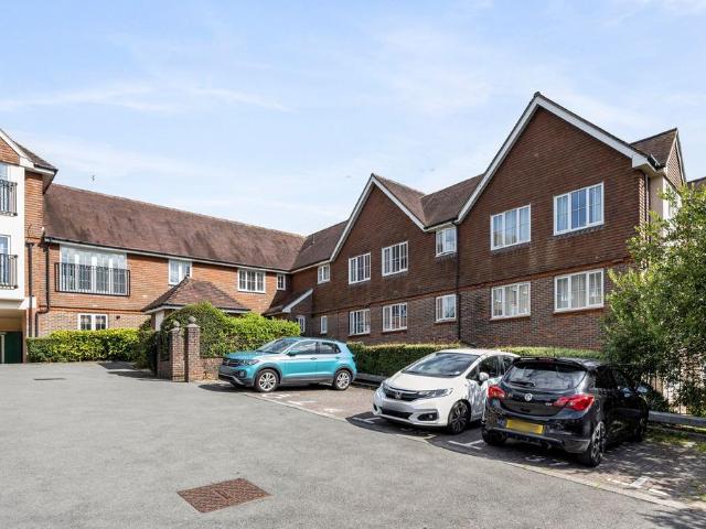Flat for sale in Ansty and Staplefield, Perryfields
