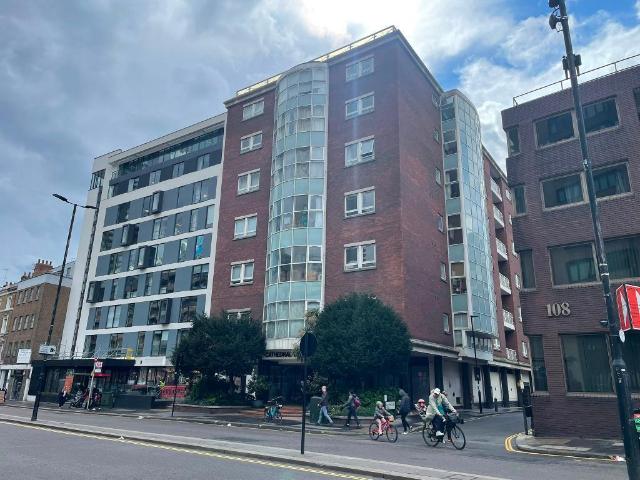 Flat for sale in Finsbury, Greater London