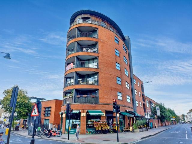 Flat for sale in Stoke Newington, Greater London