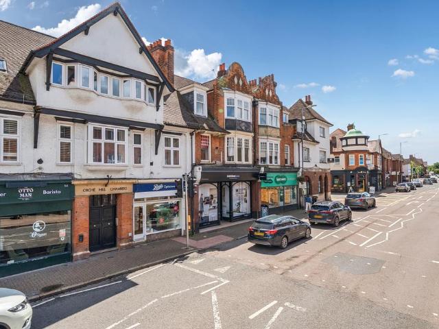 Flat for sale in Gerrards Cross, Denham