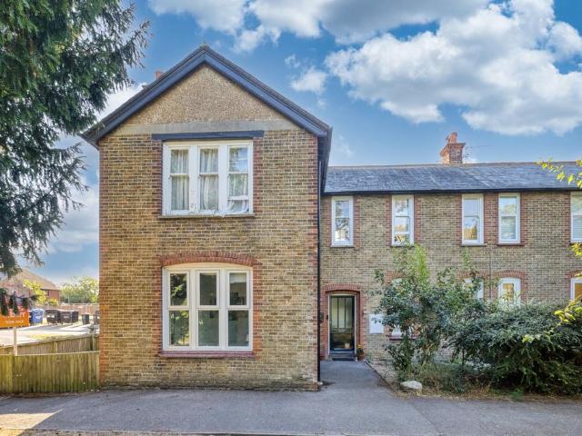 Flat for sale in Acol, Kent