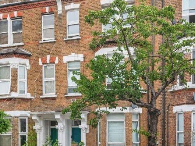 Flat for sale in Maida Hill, Greater London