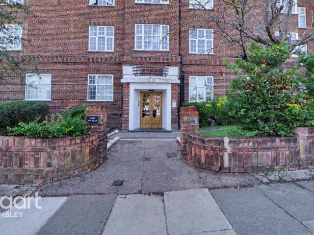 Flat for sale in Preston, Greater London