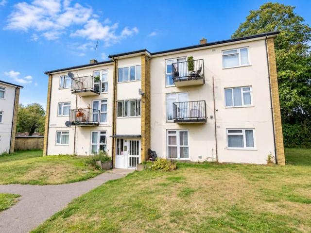 Flat for sale in Roe Green, Welwyn Hatfield