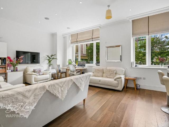 Flat for sale in St. George in the East, Greater London