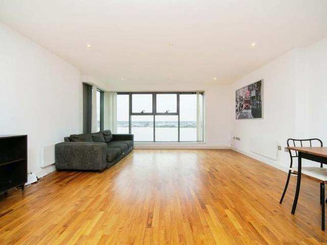 Flat for sale in Calderstones