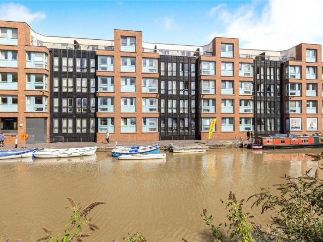Flat for sale in Gloucester, Gloucestershire