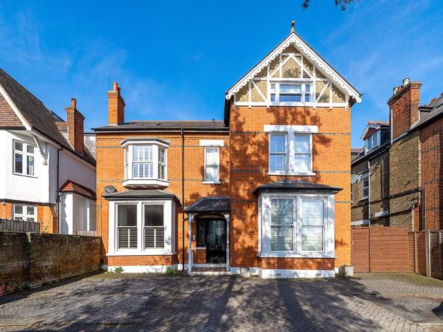Flat for sale in London Borough of Ealing, Perivale