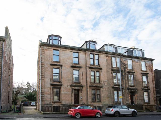 Flat for sale in Greenock, Scotland
