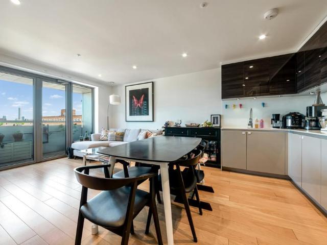 Flat for sale in Canning Town, Greater London
