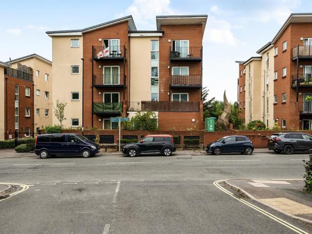Flat for sale in Hampton Park, City Of Southampton