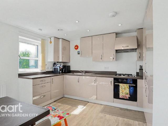 Flat for sale in Fretherne, Hertfordshire
