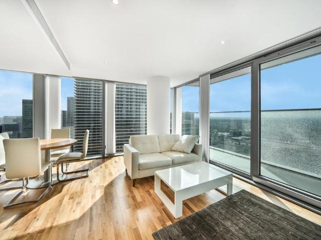 Flat for sale in Canary Wharf, Greater London