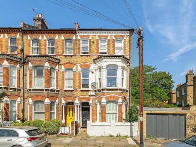 Flat for sale in Stockwell, Greater London