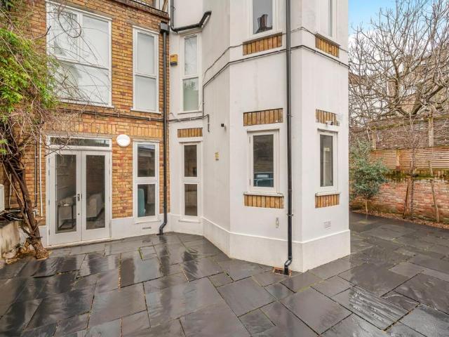 Flat for sale in Kensal Town, Bayswater