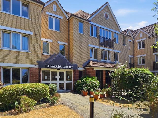 Flat for sale in Broxbourne, Hertfordshire