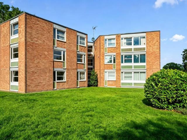 Flat for sale in Weybridge, Elmbridge