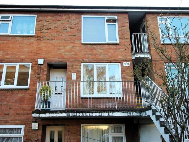 Flat for sale in Chepping Wycombe, Loudwater