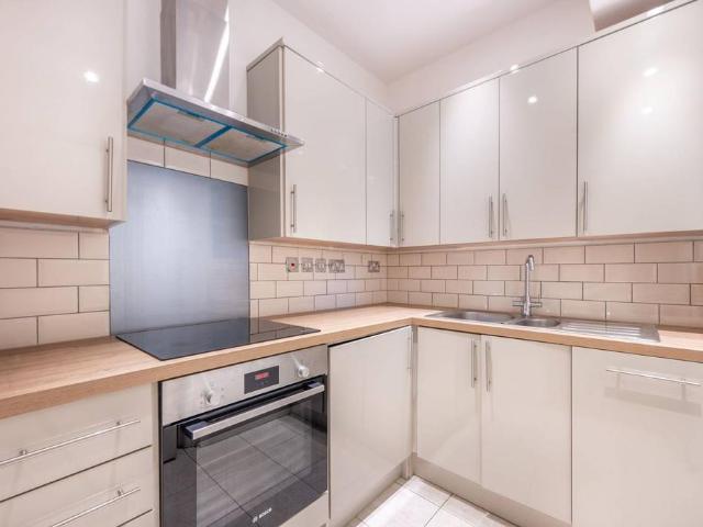 Flat for sale in Notting Hill, Greater London